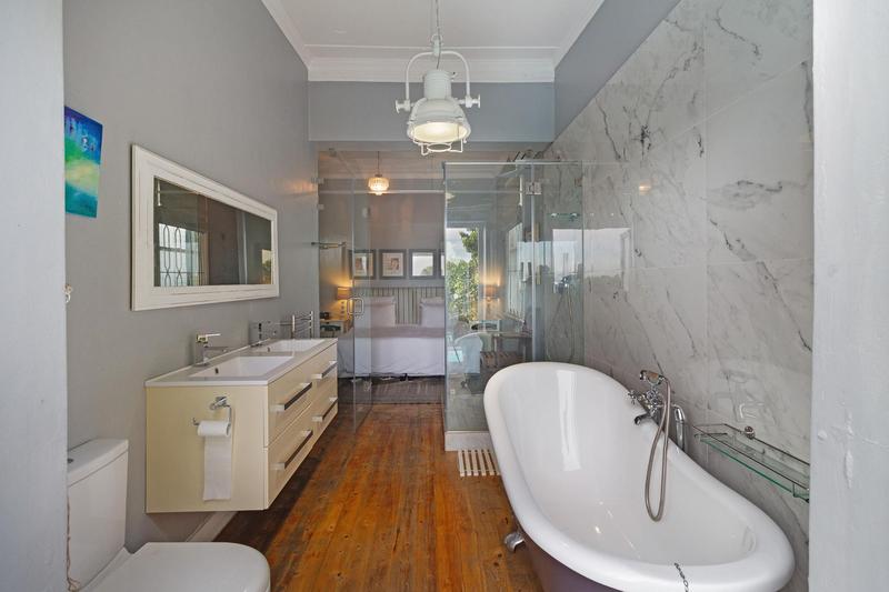 2 Bedroom Property for Sale in Sea Point Western Cape